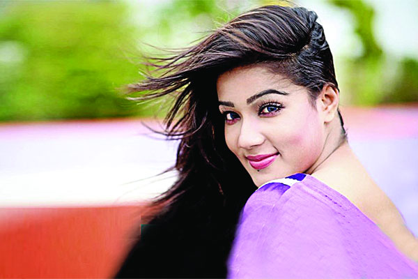 কেন বদলে গেলেন মাহি