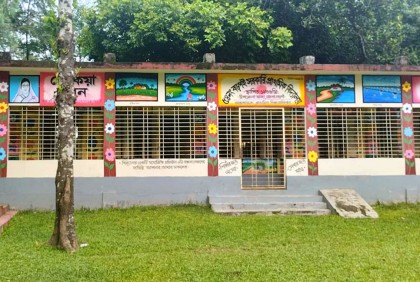 অল্পের জন্য প্রাণে বাঁচল শিশু শিক্ষার্থী মুনমুন