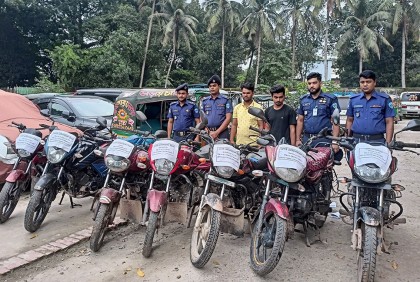 চোরাই মোটরসাইকেলসহ গ্রেফতার ২