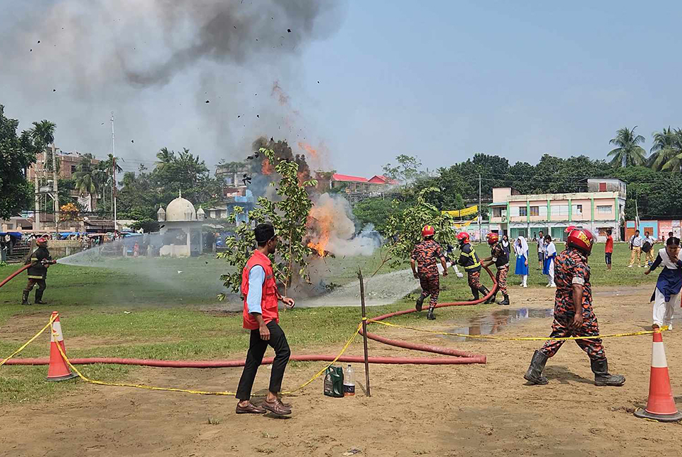 নেত্রকোনায় ভূমিকম্প ও অগ্নি নির্বাপক মহড়া