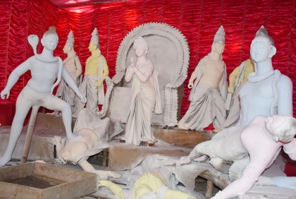 ১০ হাজার বাঁশে তৈরি হচ্ছে ব্যতিক্রমী দুর্গা মণ্ডপ, থাকবে তিনশ’ প্রতিমা