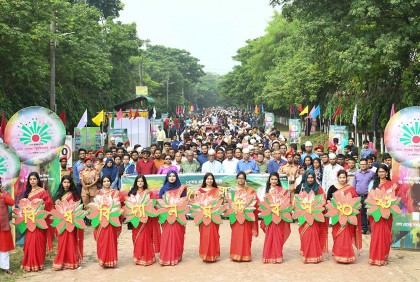 বর্ণিল আয়োজনে বেরোবির প্রতিষ্ঠাবার্ষিকী উদযাপন
