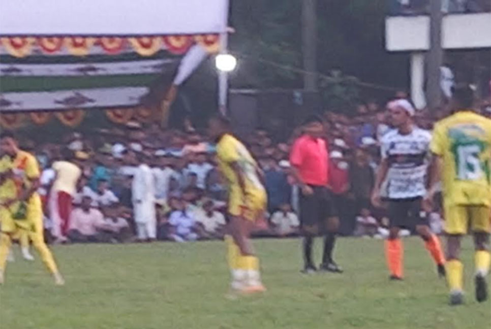 কালিয়াকৈরে প্রীতি ফুটবল ম্যাচ অনুষ্ঠিত
