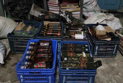 নেত্রকোনায় বিপুল পরিমাণ মদ জব্দ, আটক ১