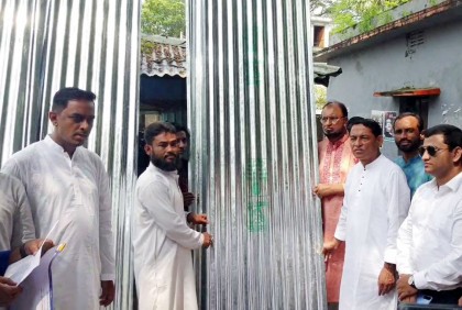 
লক্ষ্মীপুরে দুর্যোগ প্রশমন দিবসে ঢেউ টিন ও হুইল চেয়ার বিতরণ 