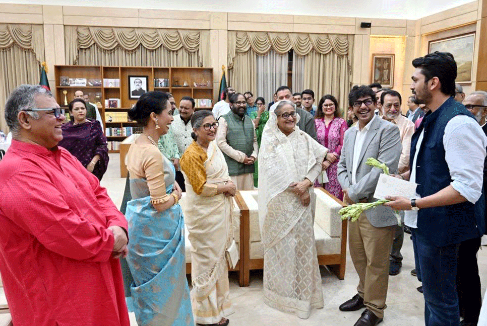 ‘মুজিব : একটি জাতির রূপকার’-এর শিল্পী ও কলাকুশলীদের সম্মানে প্রধানমন্ত্রীর নৈশভোজ