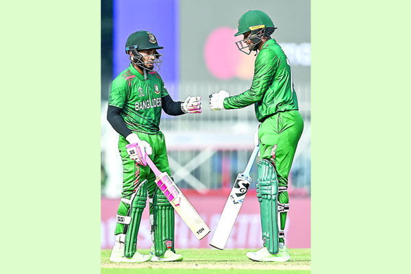 জুটির অভাবে বড় স্কোর হলো না টাইগারদের