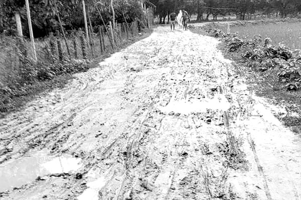 রাস্তায় লাগেনি উন্নয়নের ছোঁয়া