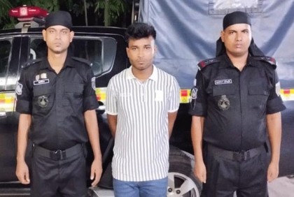 বেগমগঞ্জে অস্ত্রসহ যুবক আটক