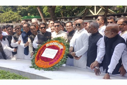 বঙ্গবন্ধুর সমাধিতে নবগঠিত ময়মনসিংহ মহানগর আওয়ামী লীগের শ্রদ্ধা

