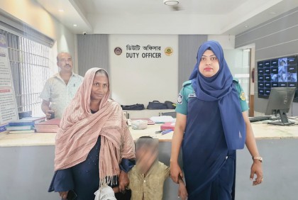 পথহারা শিশু বাড়ি ফিরল পুলিশের সহায়তায়
