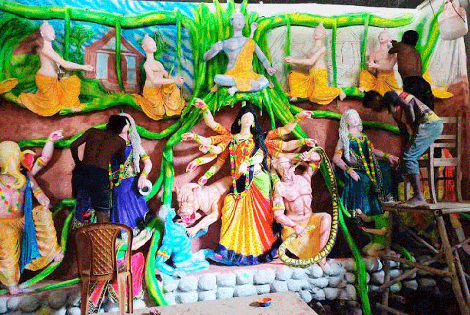 ঝিনাইদহে দুর্গাপূজার আমেজ শুরু, ব্যস্ত প্রতিমা কারিগররা
