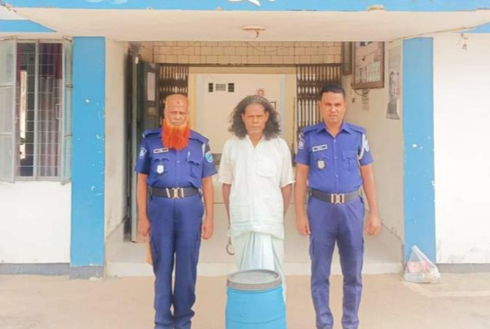 সখীপুরে মদসহ ব্যবসায়ী গ্রেফতার 
