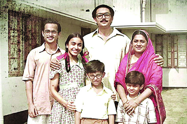 ‘মুজিব’ সিনেমা দেখে কাঁদলেন দর্শক কাঁদলেন তারকারা