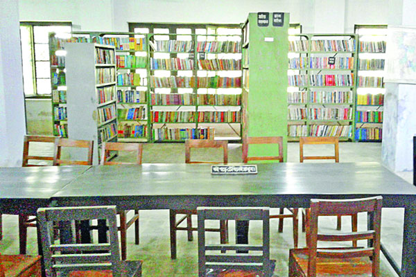 ফাঁকা পড়ে থাকে লাইব্রেরির চেয়ার