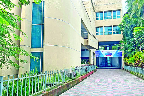 জনবল সংকটে বঞ্চিত পাঠক