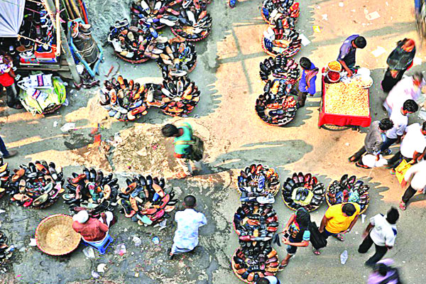 ভাড়া হচ্ছে ঢাকার রাস্তা