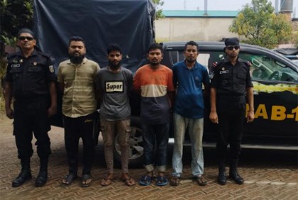 টেকনাফে র‌্যাবের অভিযানে আটক ৪