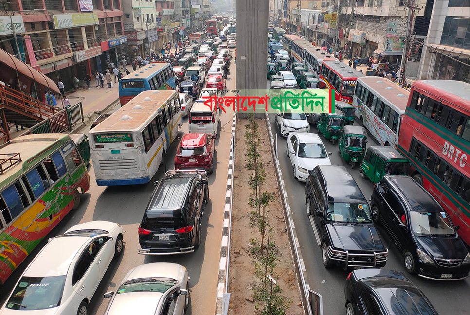 রাজধানীতে তীব্র যানজট, চরম ভোগান্তি

