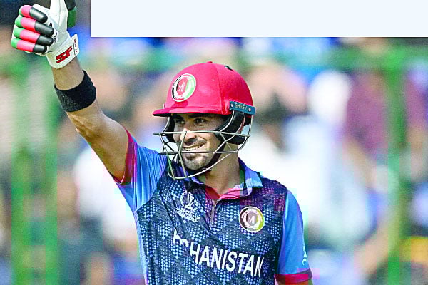 ইংলিশদের গুঁড়িয়ে দিল আফগানরা