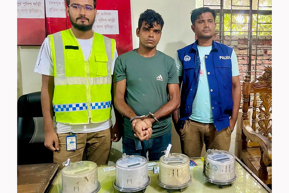 চোর রেখে যায় চিরকুট, টাকা দিলে ফেরত