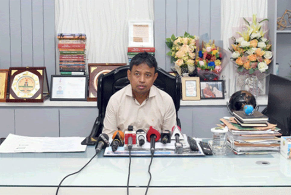 নির্বাচনের আগে কমিশনের আদেশে বৈধ অস্ত্র জমা না দিলে গ্রেফতার