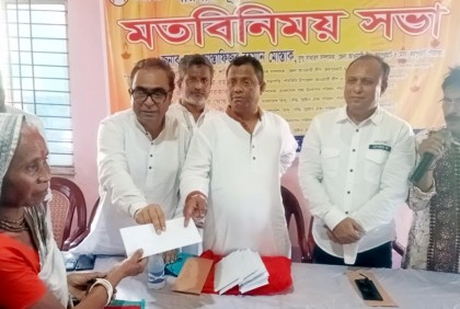 জয়পুরহাটে পূজা মণ্ডপে আর্থিক অনুদান
