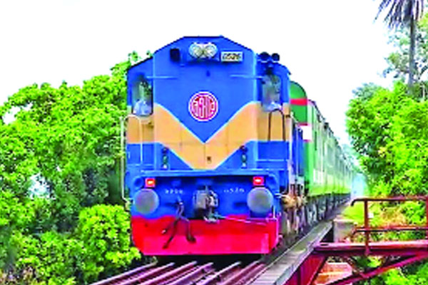 এবার খরচ বাড়ছে রেলযাত্রায়
