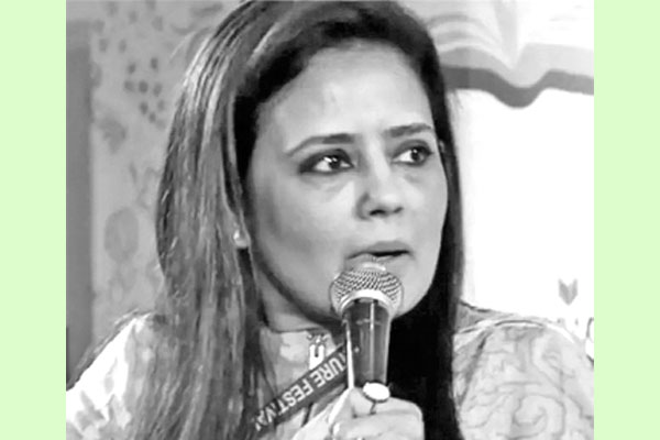 টাকা নিয়ে প্রশ্ন তৃণমূলের মহুয়ার