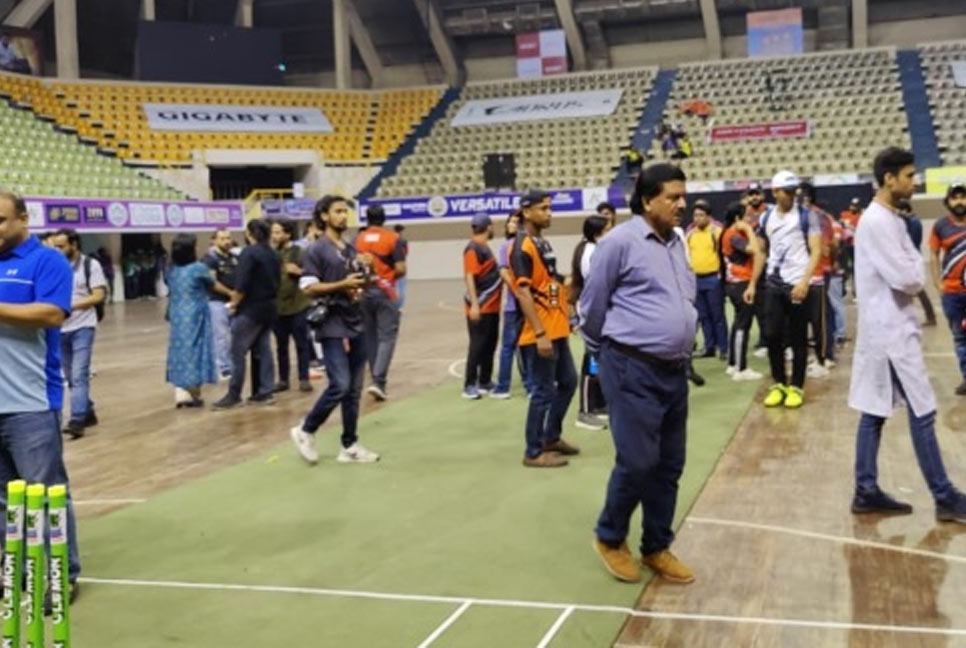 ফাইনালে গিয়ে ফের স্থগিত তারকাদের ক্রিকেট লিগ