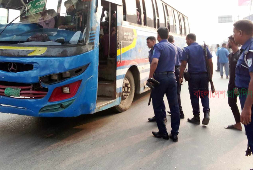 ঢাকার প্রবেশমুখে পুলিশের তল্লাশি