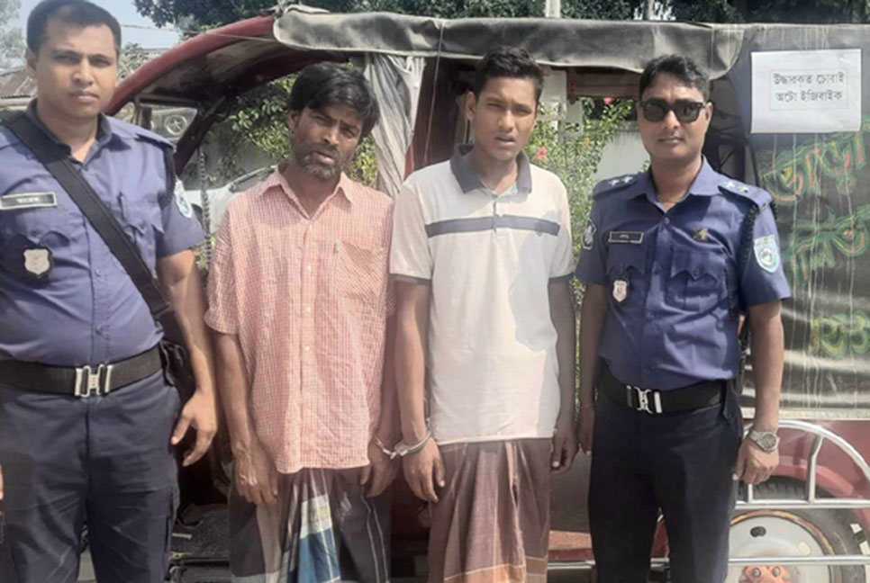 গোবিন্দগঞ্জে ইজিবাইক চোর চক্রের ২ সদস্য গ্রেফতার