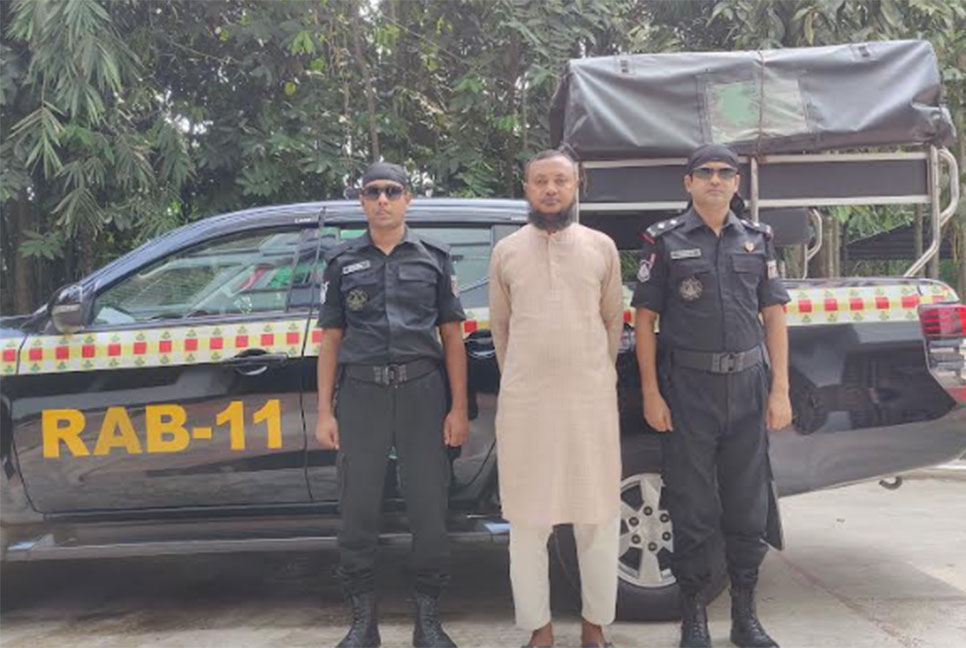 নোয়াখালীতে সাজাপ্রাপ্ত জলদস্যু গ্রেফতার