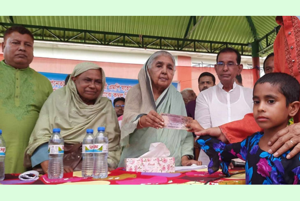 সরকার যা দেয় তা পাই পাই করে বুঝিয়ে দেই : মতিয়া চৌধুরী