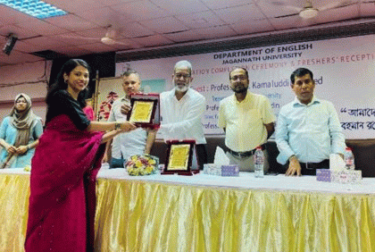জবির ইংরেজি বিভাগে চেয়ারম্যান'স অ্যাওয়ার্ড পেলেন তিন শিক্ষার্থী