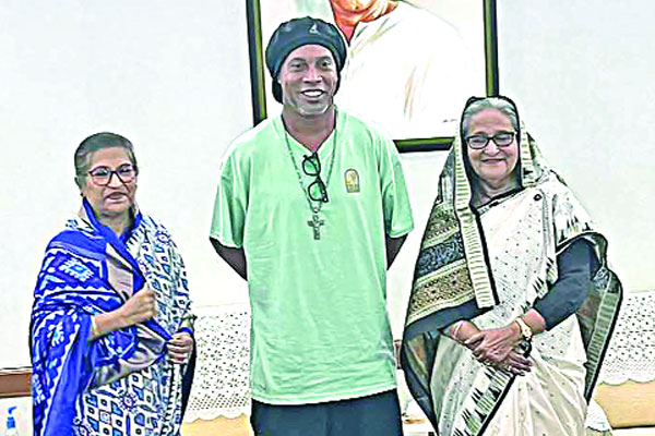 প্রধানমন্ত্রীর সঙ্গে দেখা করলেন রোনালদিনহো