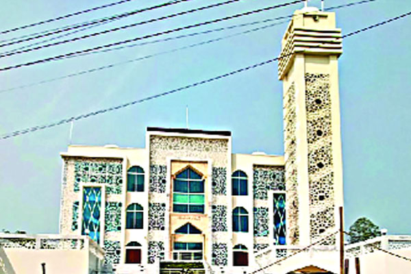 নীলফামারীতে দৃষ্টিনন্দন মডেল মসজিদ