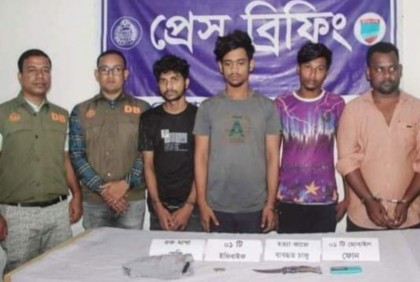 ডিবি পুলিশের অভিযানে বেনাপোলে আটক ৪