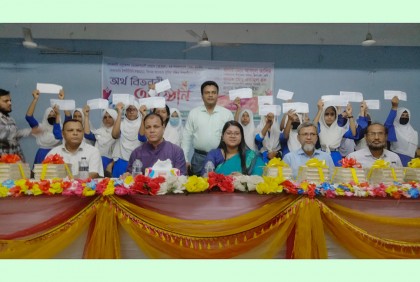 ফেনীতে সুবিধা বঞ্চিত শিক্ষার্থীদের আর্থিক অনুদান