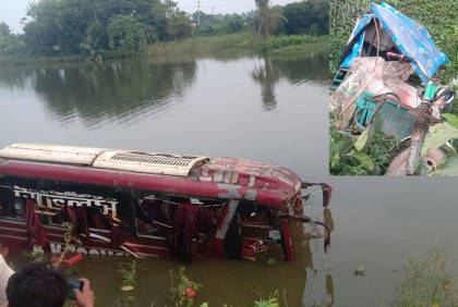 দাঁড়িয়ে থাকা অটোরিকশায় বাসের ধাক্কা, একই পরিবারের ৩ জন নিহত



