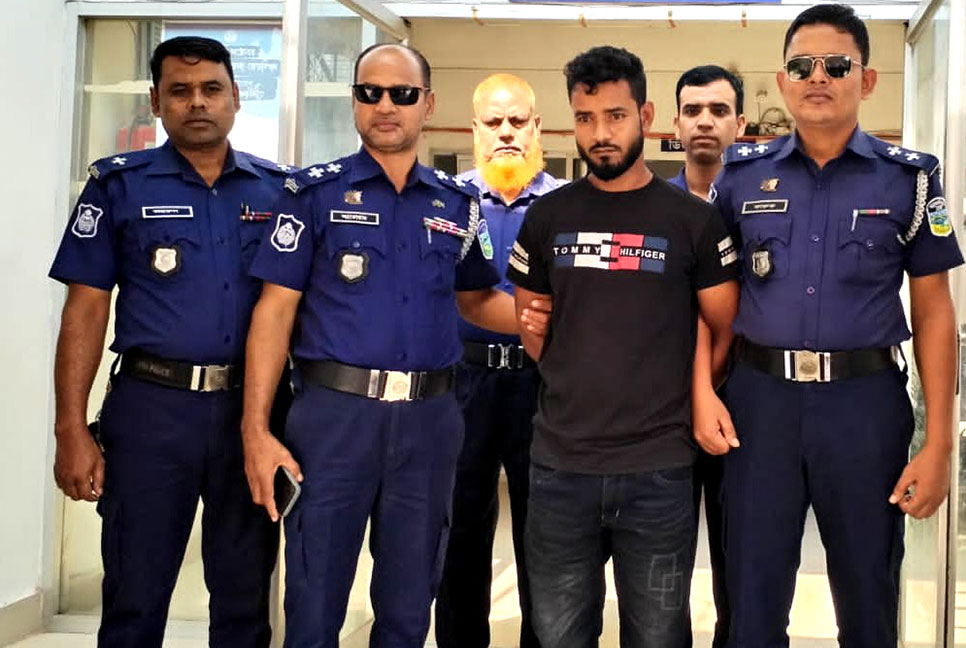 গৃহবধূকে ধর্ষণের অভিযোগে বাসচালক আটক