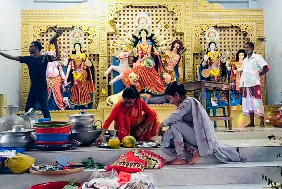 ভালুকায় ৬৭ মণ্ডপে দুর্গোৎসবের আনুষ্ঠানিকতা শুরু