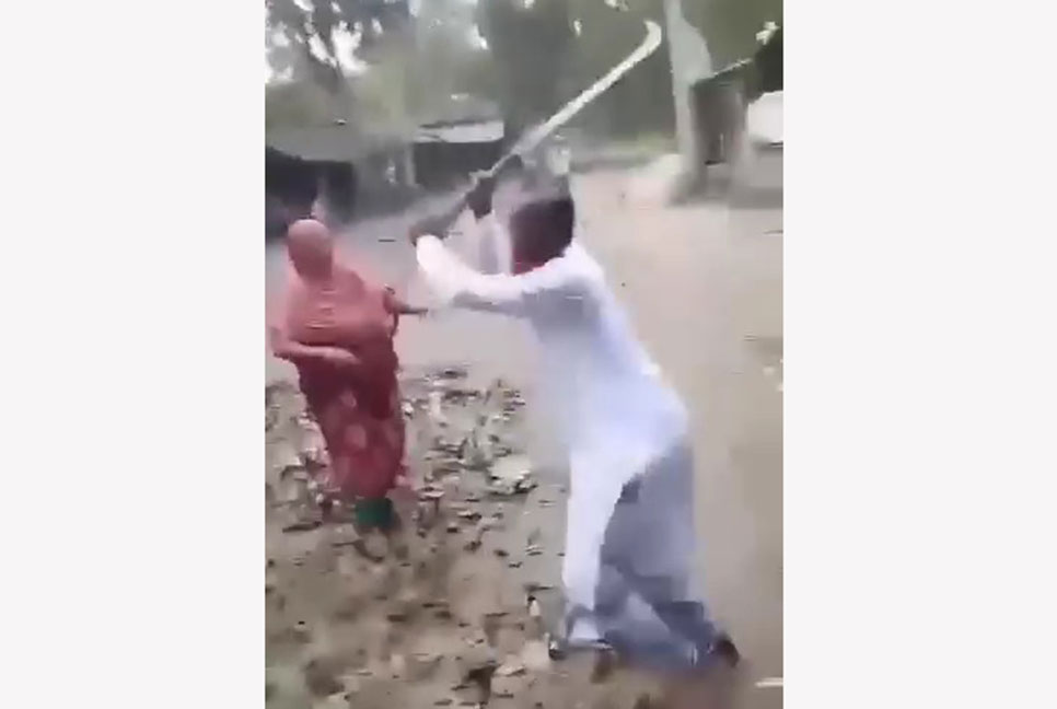 অনাস্থা দেওয়ায় ইউপি সদস্যকে কোপানোর চেষ্টা চেয়ারম্যানের