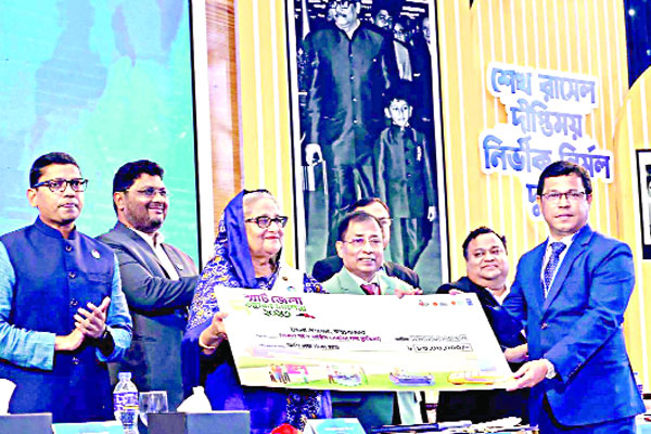 স্মার্ট ডিস্ট্রিক্ট ইনোভেশন পুরস্কার পেলেন কক্সবাজার জেলা প্রশাসক