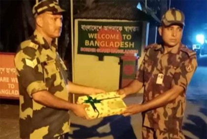 বিএসএফকে মিষ্টি উপহার দিলো বিজিবি