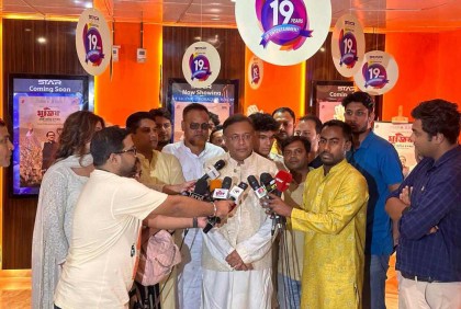 বাচ্চাদের নিয়ে সিনেমা হলে ‘মুজিব’ দেখলেন তথ্যমন্ত্রী, বললেন- সবার দেখা প্রয়োজন

