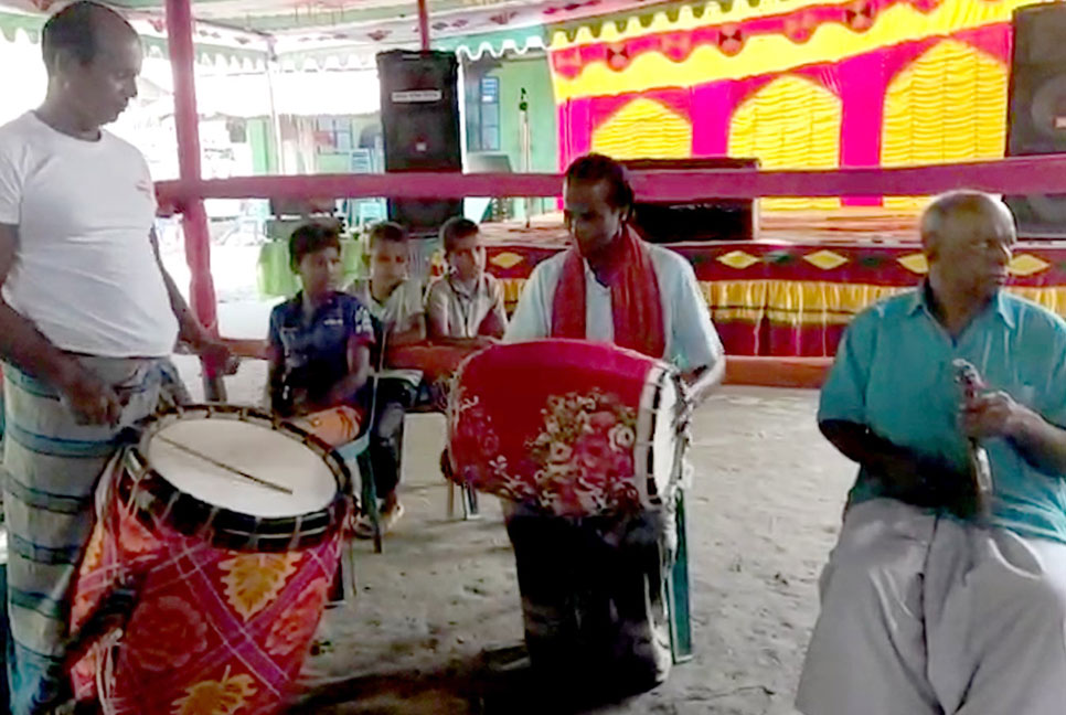 ঢাকের বাদ্যে মুখরিত কলাপাড়ার প্রতিটি পূজা মণ্ডপ 