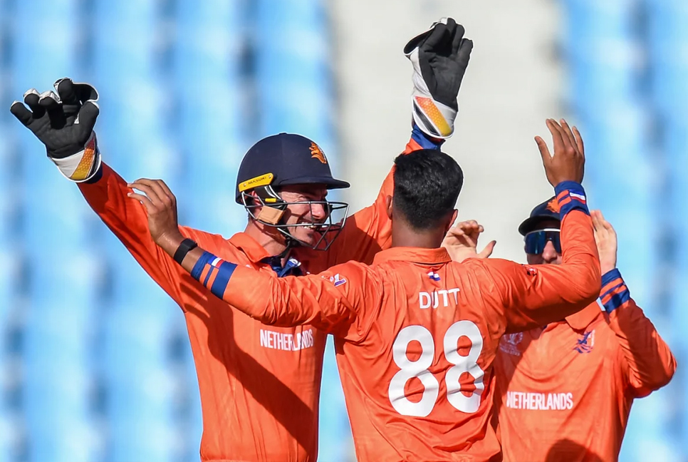 ডাচদের বিপক্ষেও নড়বড়ে লঙ্কানরা