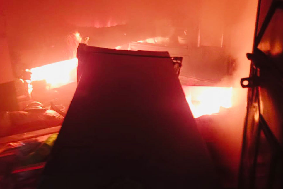 ভালুকায় আগুনে পুড়ে ছাই ২০ পরিবারের সহায়-সম্বল