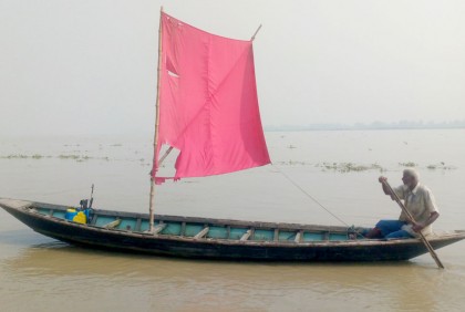হারিয়ে যাচ্ছে পালতোলা নৌকা